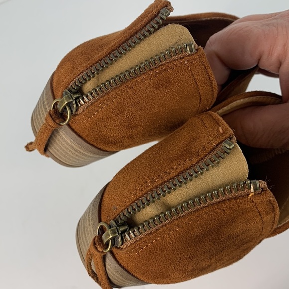 Dunes caramel (brown tones) faux suede ankle bootie size 6M - Picture 9 of 14